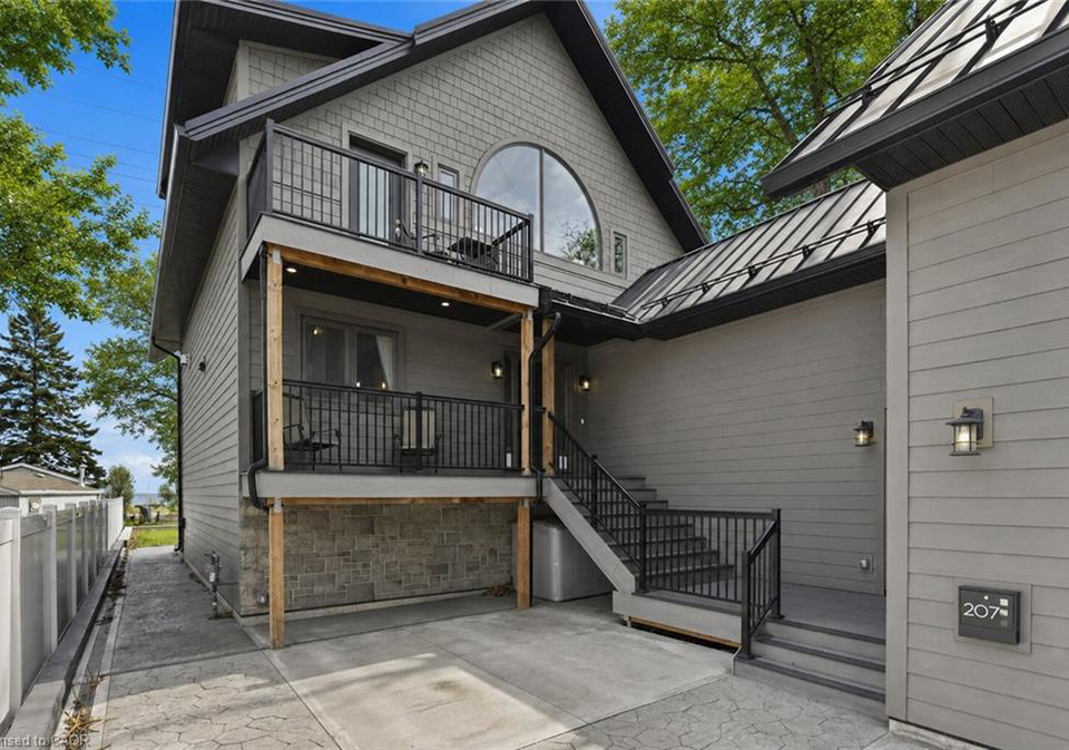 207-beach-boulevard-hamilton-ontario-40856328