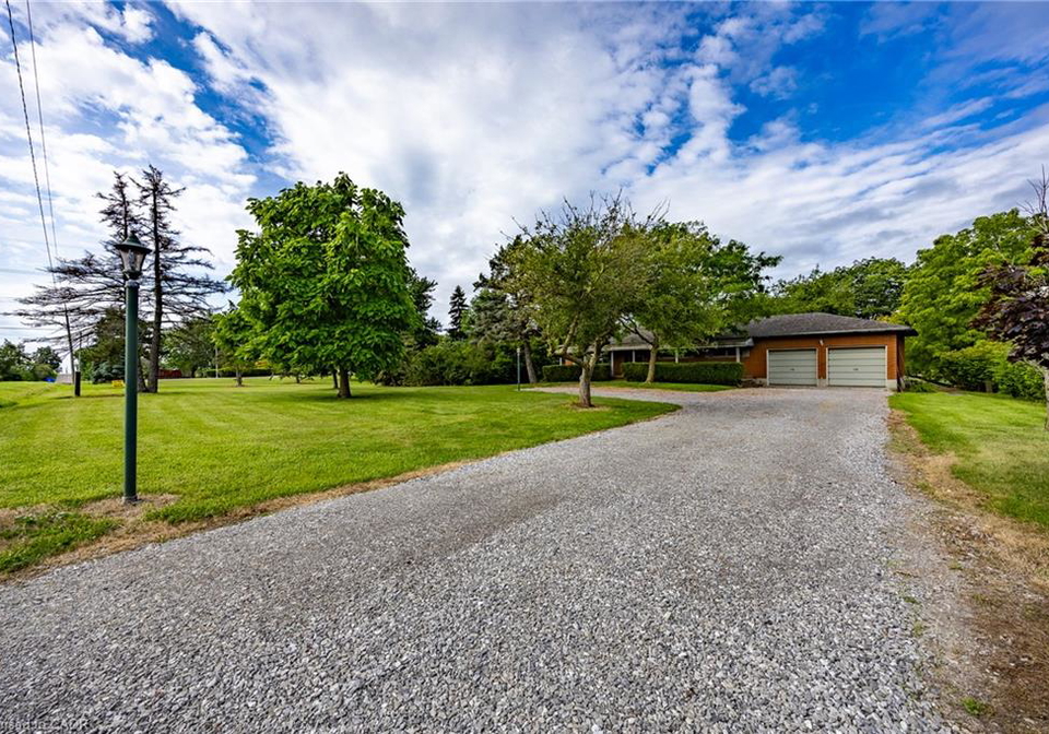 107-erie-street-nanticoke-ontario-40856347