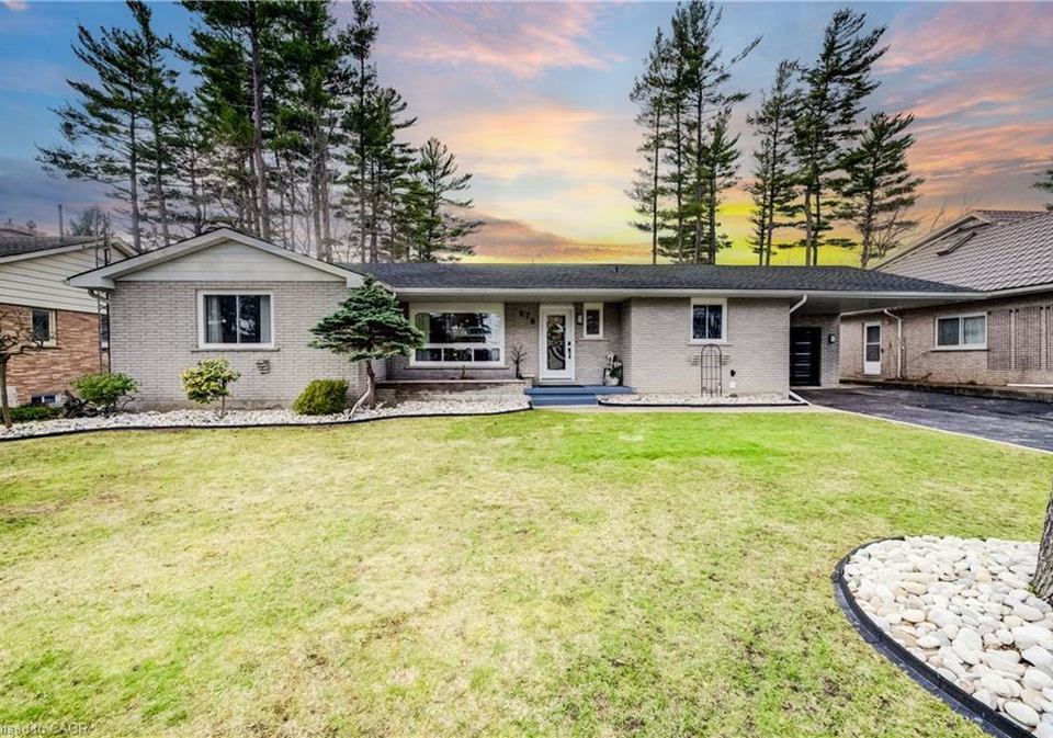 676-peel-street-delhi-ontario-40856436