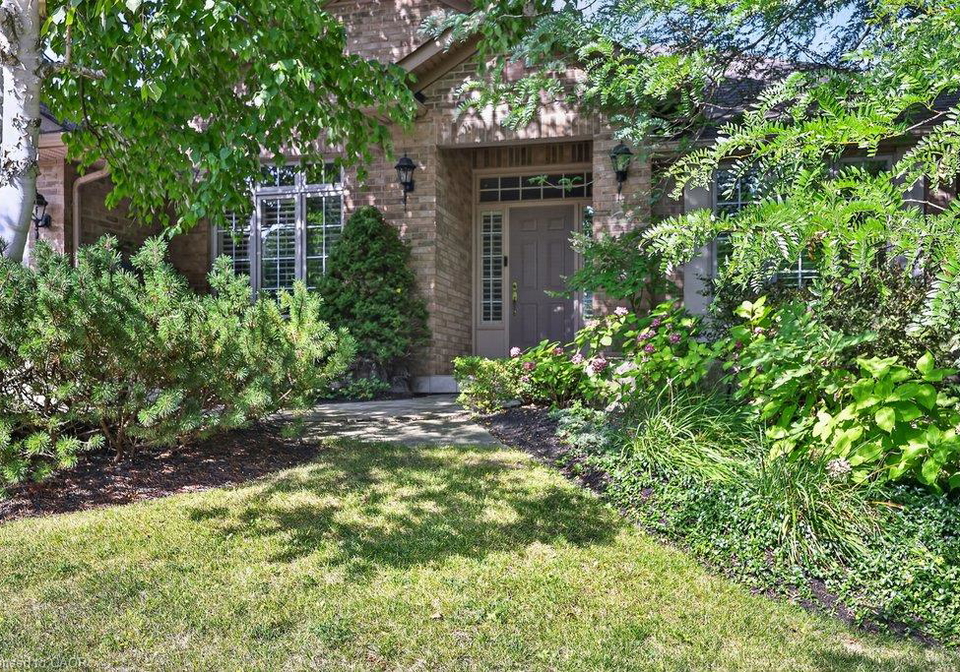 1092-crofton-way-burlington-ontario-40856460