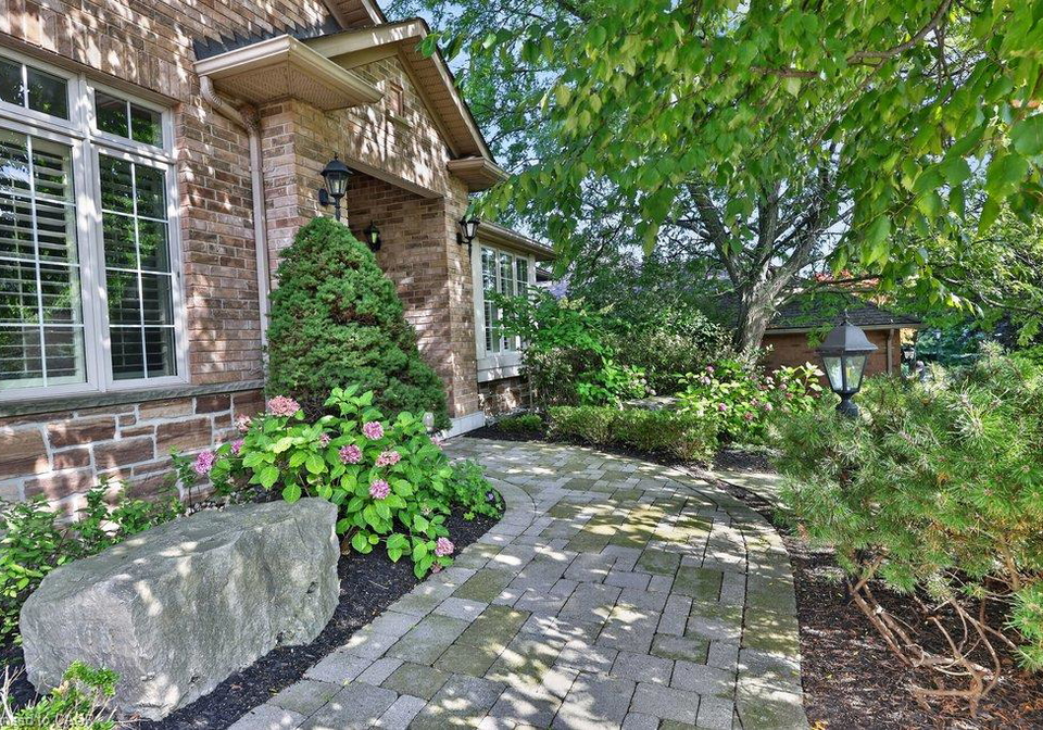 1092-crofton-way-burlington-ontario-40856460