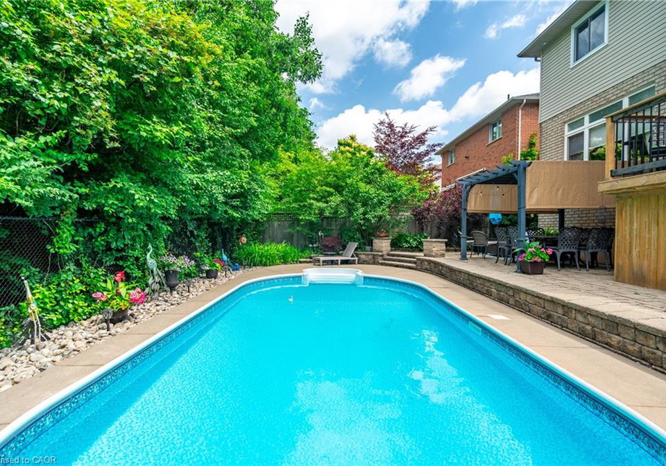 26-shadetree-crescent-stoney-creek-ontario-40856469