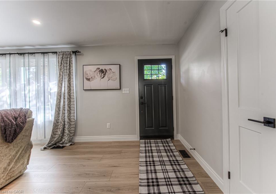 32-colborne-street-elora-ontario-40856497