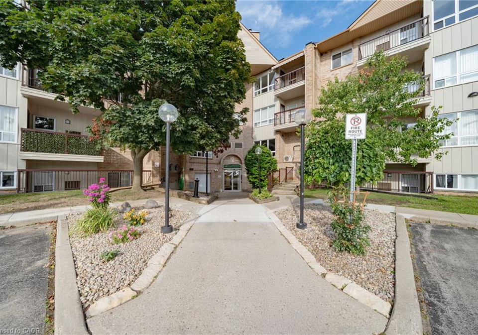 15-hofstetter-avenue-kitchener-ontario-40856532