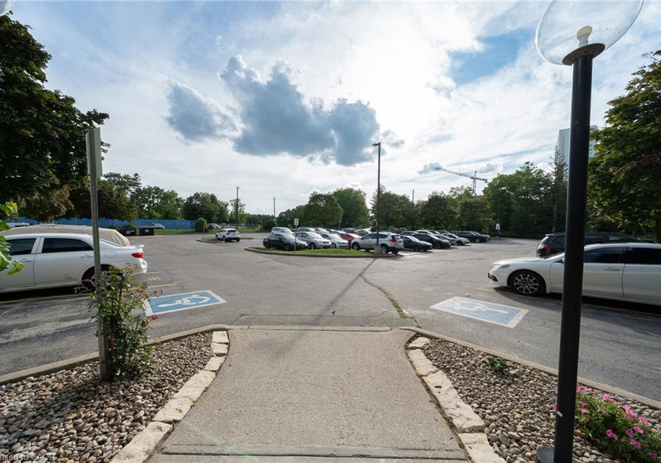 15-hofstetter-avenue-kitchener-ontario-40856532
