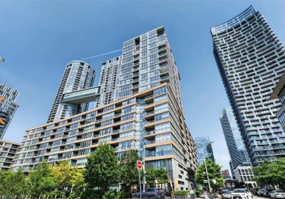 10-capreol-court-toronto-ontario-40856716
