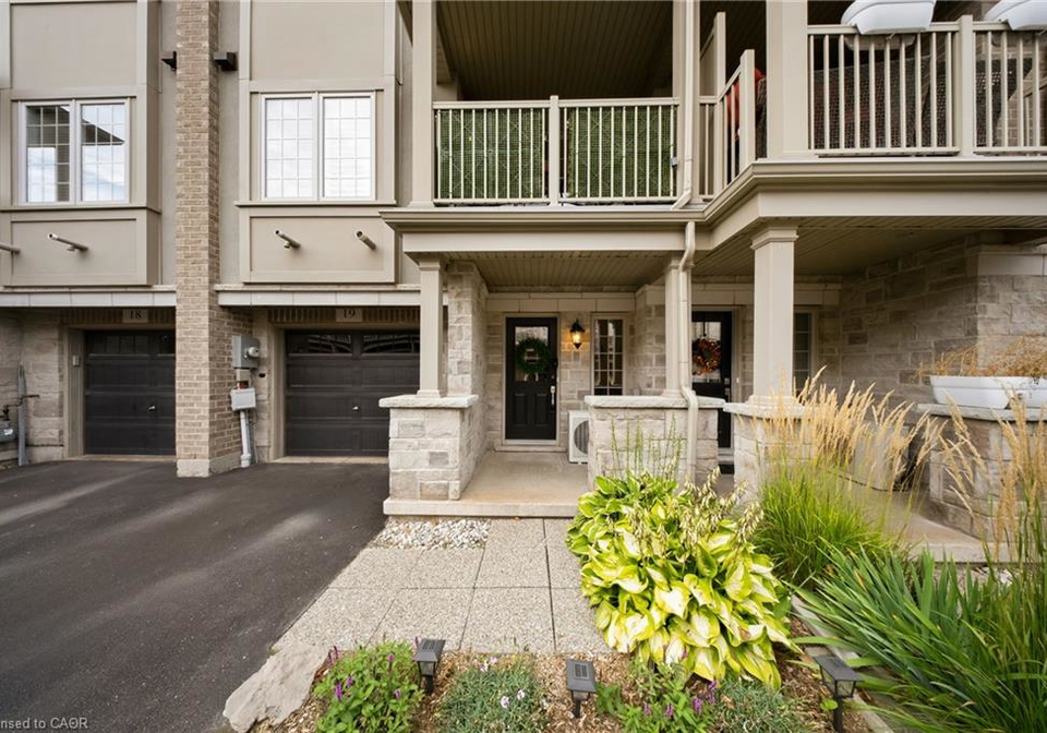 215-dundas-street-e-waterdown-ontario-40856775
