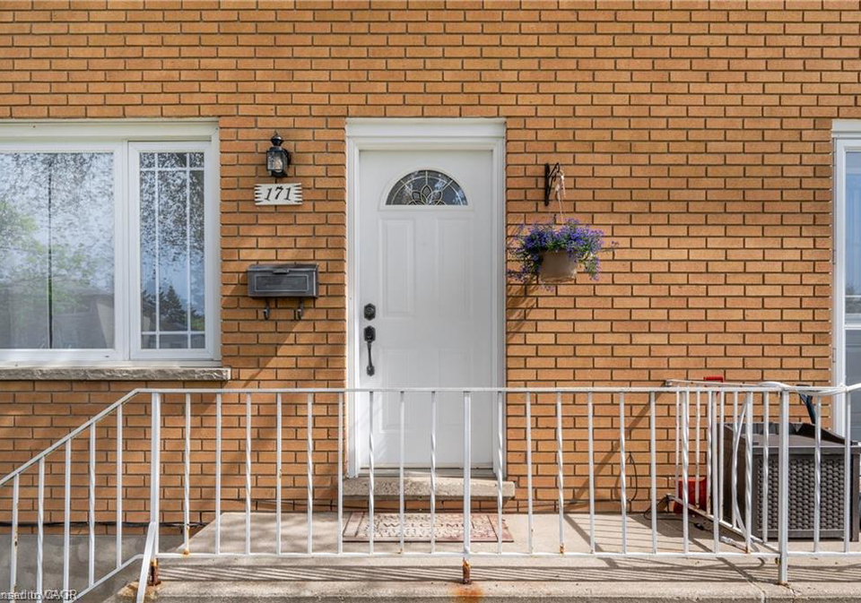 171-kinzie-avenue-kitchener-ontario-40856847