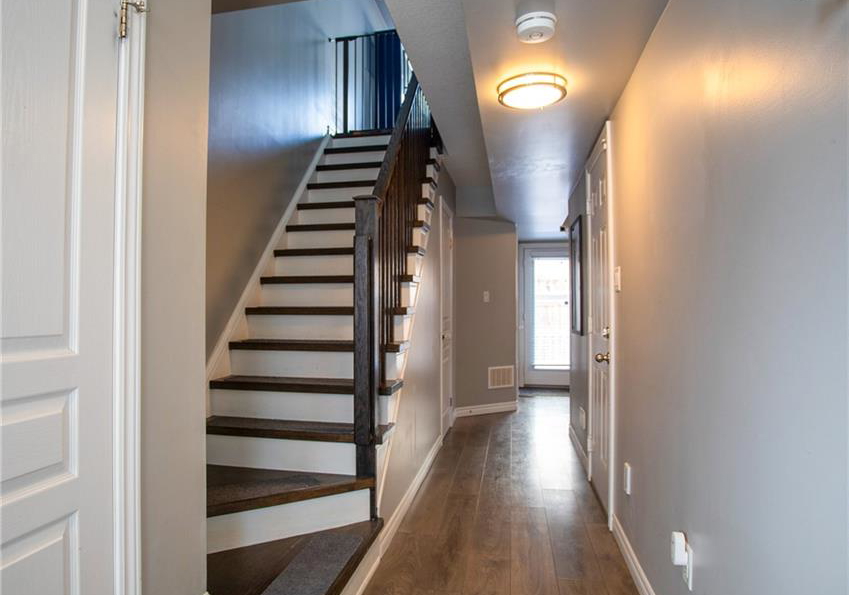 18-england-terrace-stoney-creek-ontario-40856911