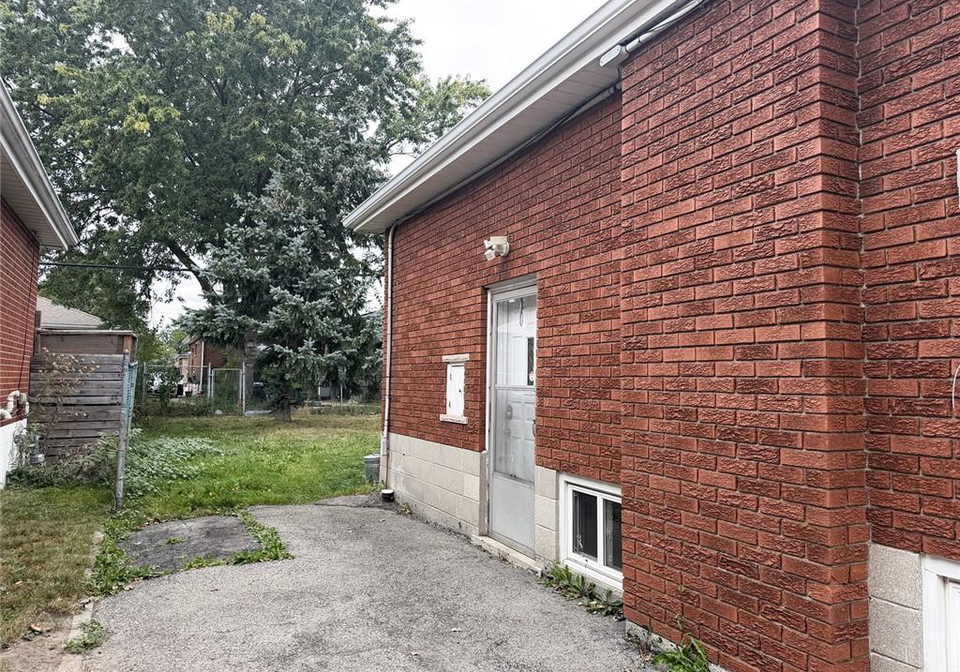 1107-mohawk-road-e-hamilton-ontario-40857078