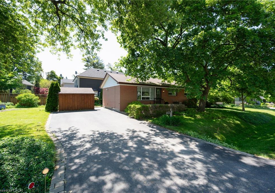 1304-avon-crescent-oakville-ontario-40857201