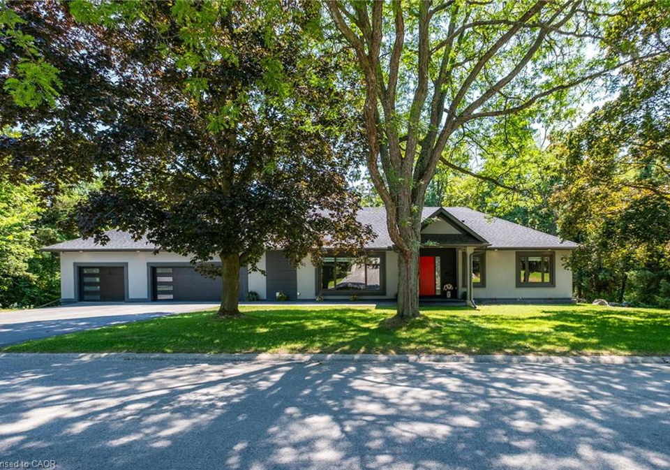 1-gaywood-gardens-brantford-ontario-40857327