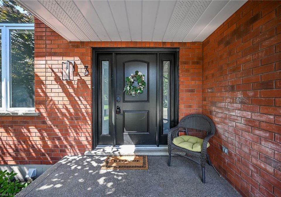 3-kintyre-court-caledonia-ontario-40857329