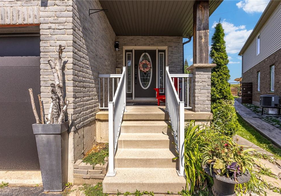 944-parkvale-court-kitchener-ontario-40857469