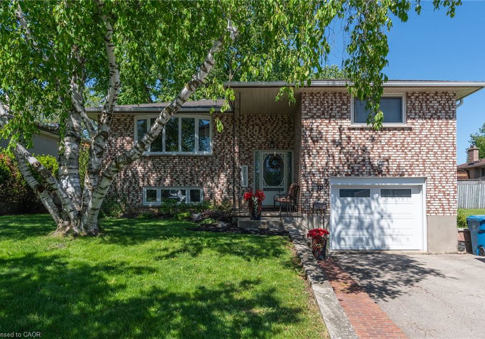 18-mayberry-place-stratford-ontario-40857481