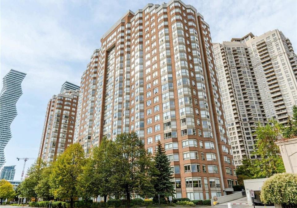 325-webb-drive-mississauga-ontario-40857491