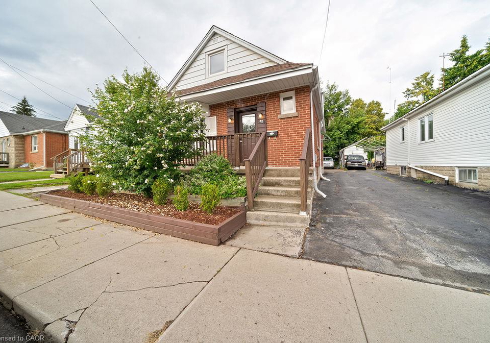 82-whitney-avenue-hamilton-ontario-40857507