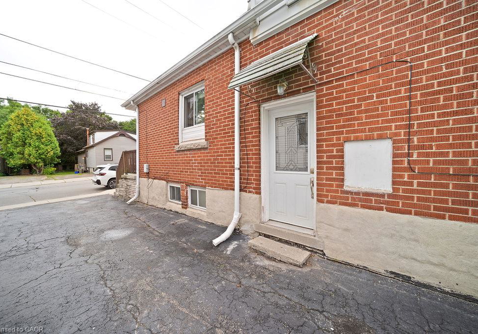 82-whitney-avenue-hamilton-ontario-40857507