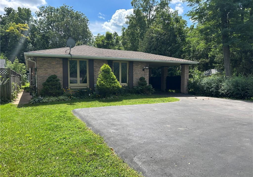 90-queensway-e-simcoe-ontario-40857511
