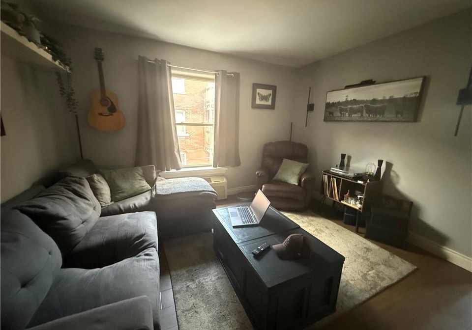 947-main-street-e-hamilton-ontario-40857606