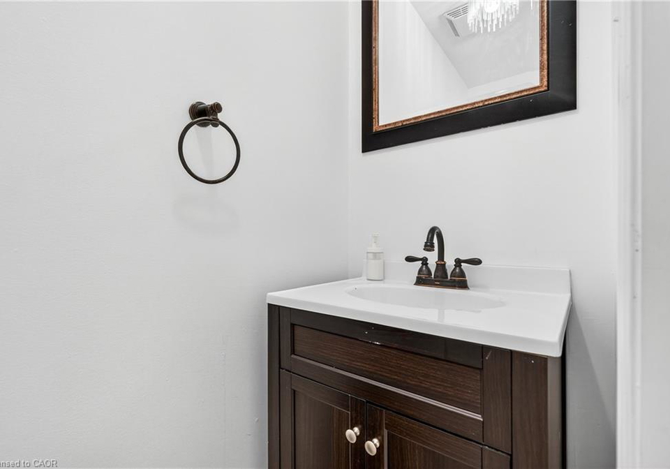 11-harrisford-street-hamilton-ontario-40857898