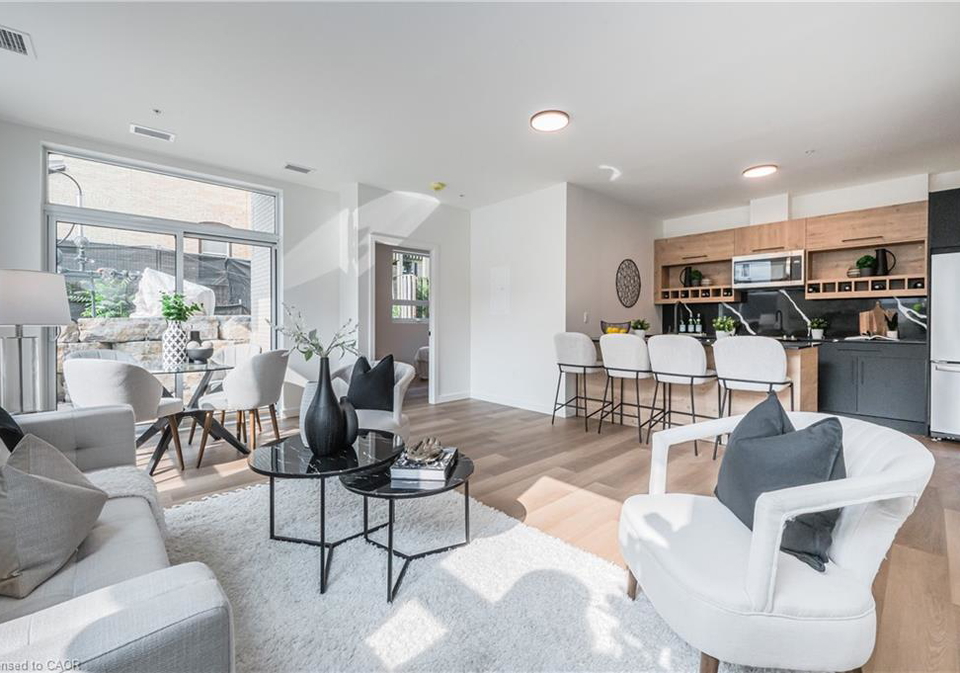 24-union-street-e-waterloo-ontario-40857940