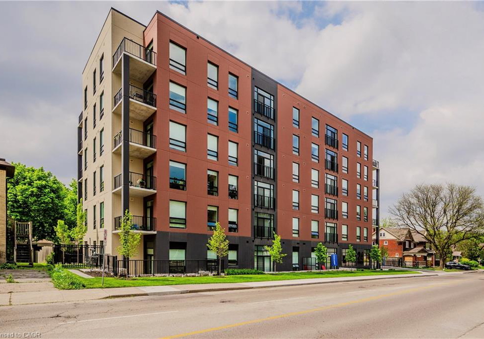 24-union-street-e-waterloo-ontario-40857940