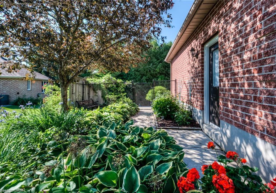 25-idle-ridge-court-kitchener-ontario-40857942