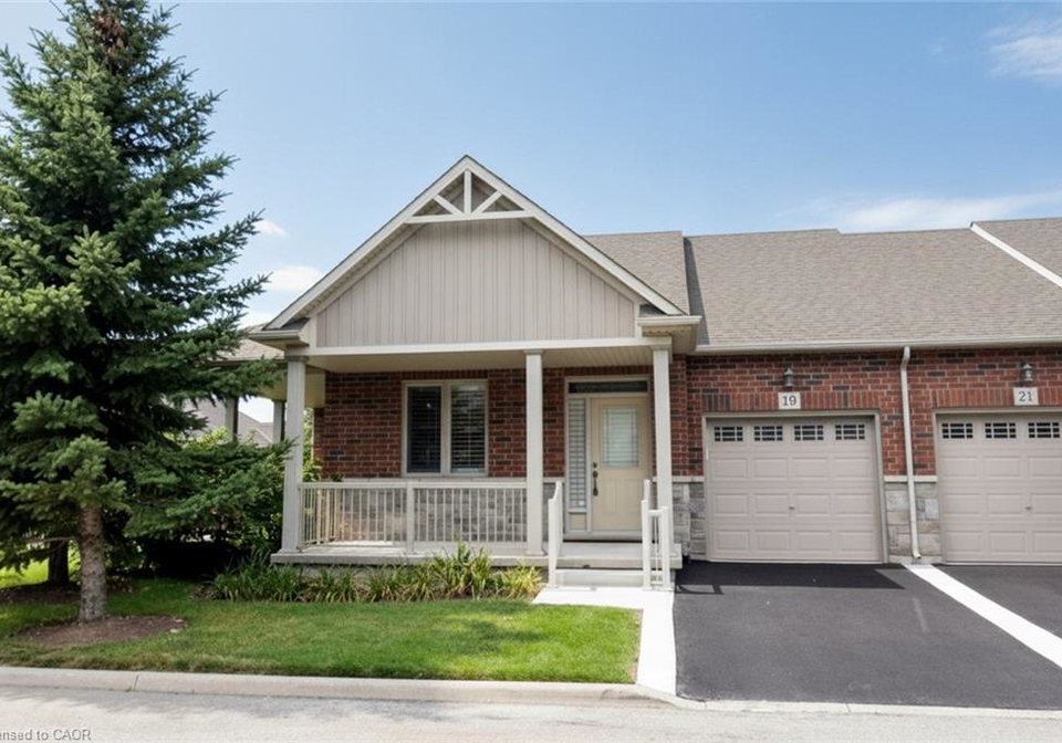 19-stickland-lane-binbrook-ontario-40857947