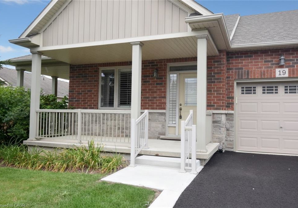19-stickland-lane-binbrook-ontario-40857947
