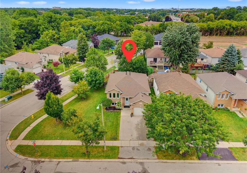 1-limerick-lane-brantford-ontario-40857951