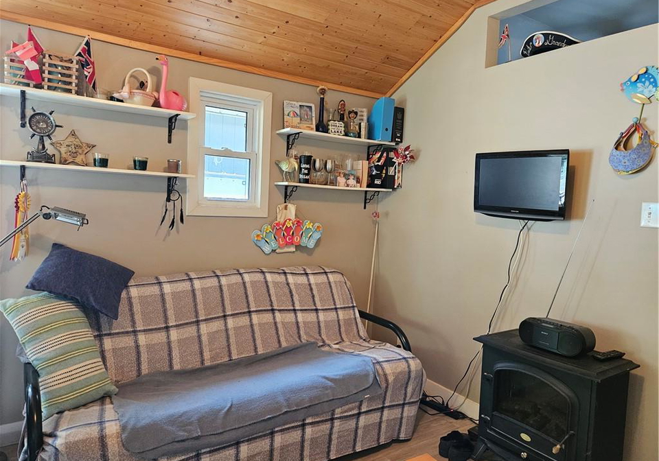 014-bucks-park-port-dover-ontario-40857958