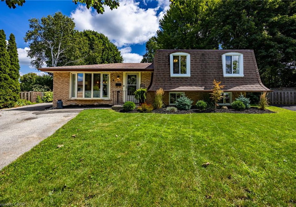 9-normandy-circle-simcoe-ontario-40858066