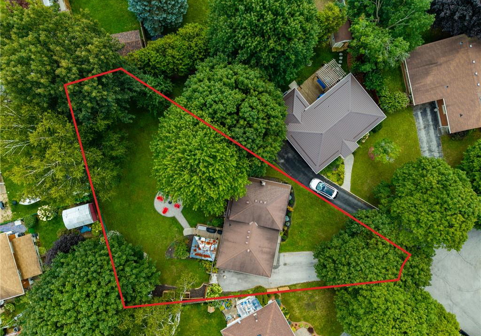 9-normandy-circle-simcoe-ontario-40858066