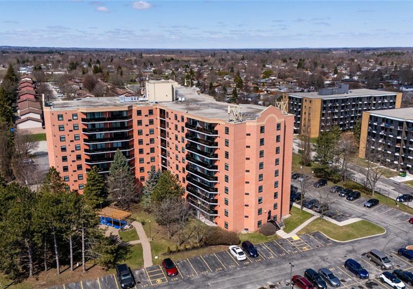 9-bonheur-court-brantford-ontario-40858077