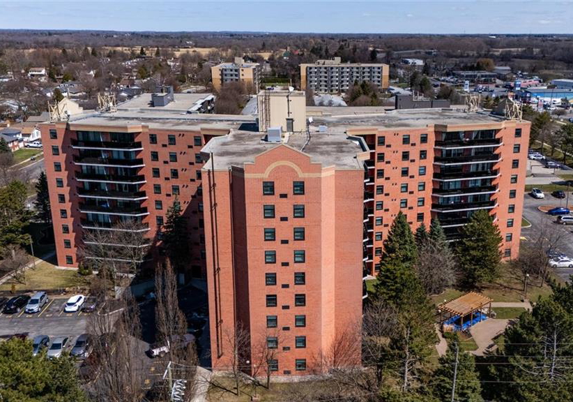 9-bonheur-court-brantford-ontario-40858077