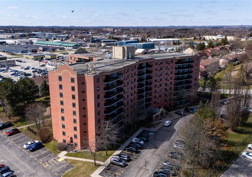 9-bonheur-court-brantford-ontario-40858077