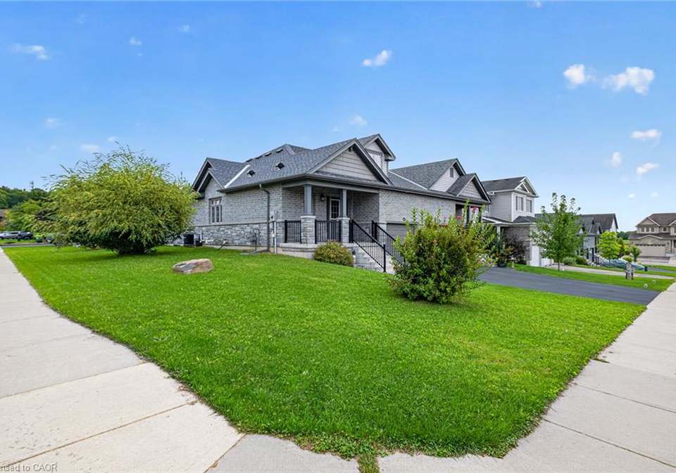 11-hackberry-lane-simcoe-ontario-40858088