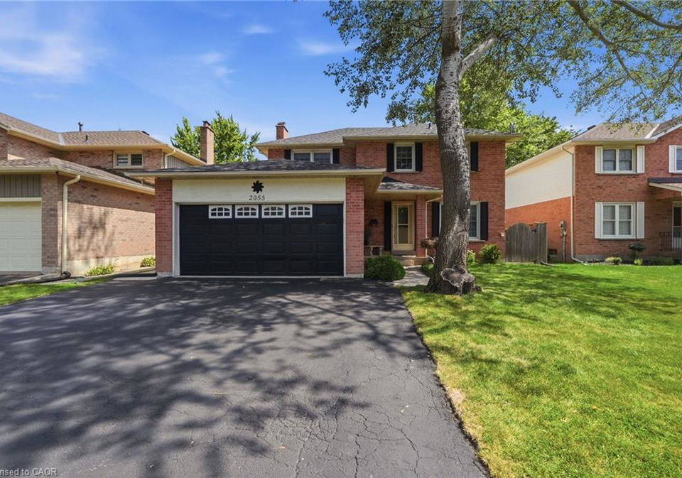 2055-hunters-wood-drive-burlington-ontario-40858169