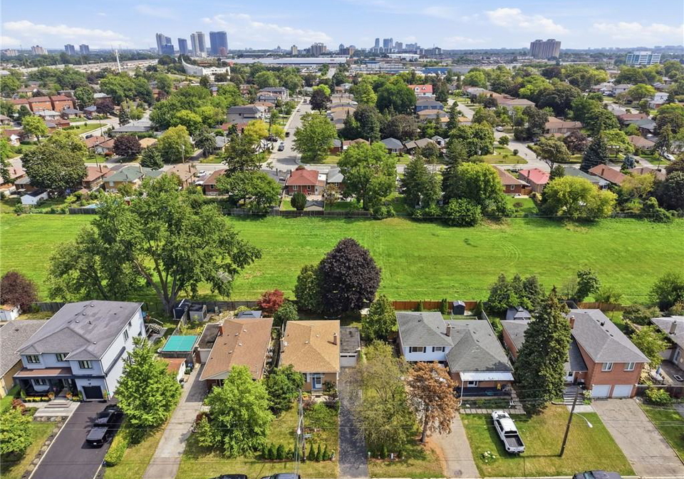 88-cavehill-crescent-scarborough-ontario-40858175