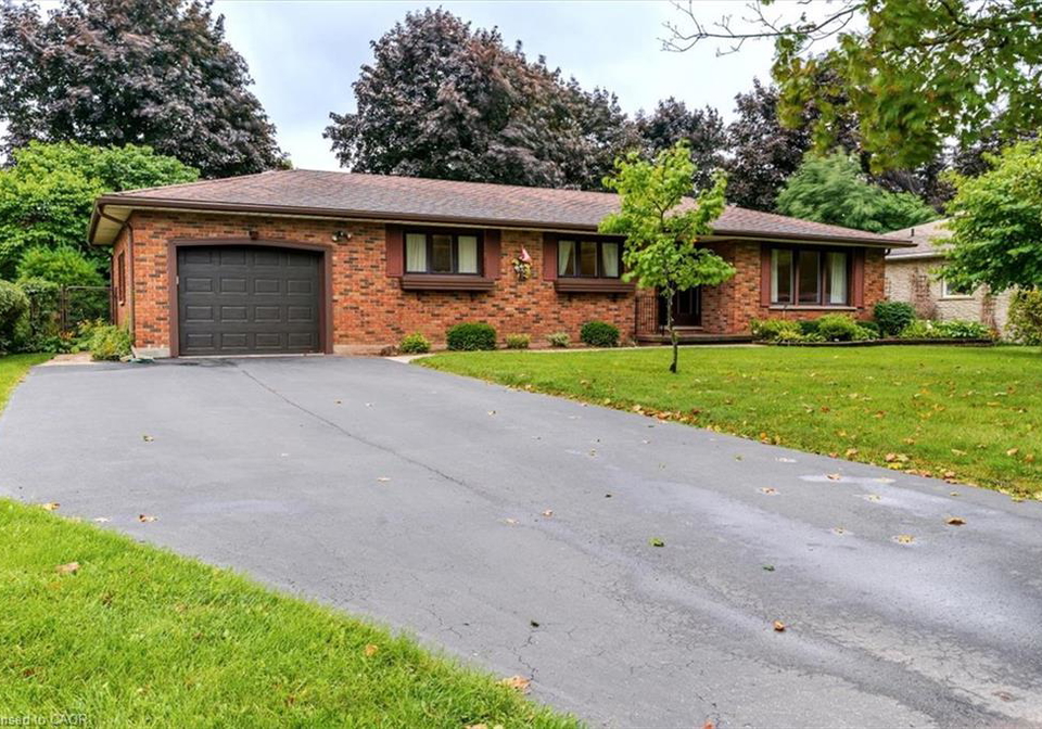99-berkley-crescent-simcoe-ontario-40858209