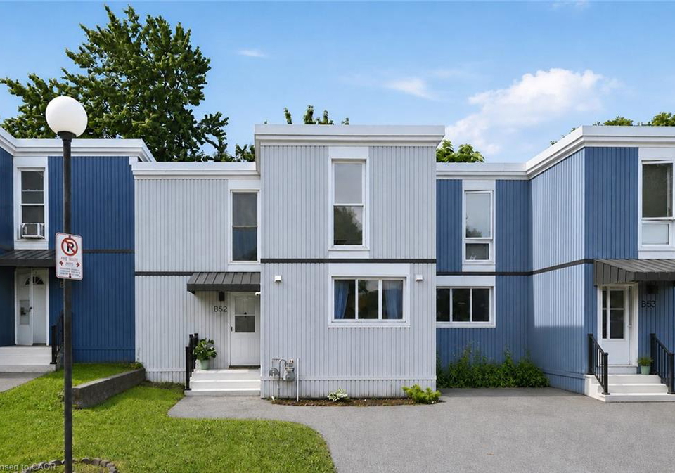 25-britten-close-hamilton-ontario-40858286