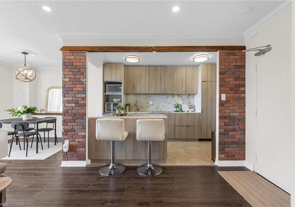 1964-main-street-w-hamilton-ontario-40858431