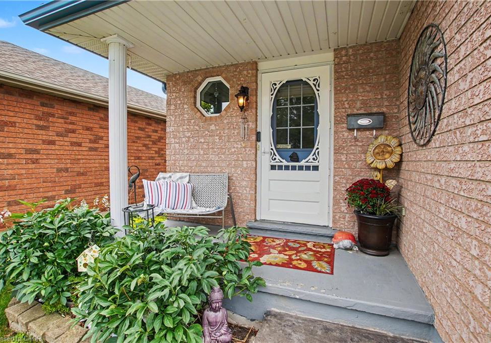 17-bush-clover-crescent-kitchener-ontario-40858456