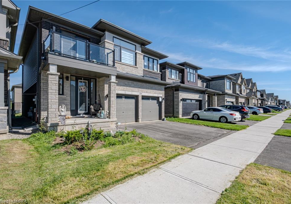 228-longboat-run-w-brantford-ontario-40858457