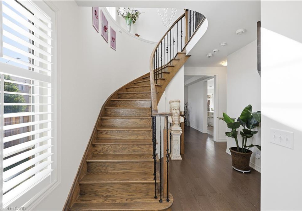 97-narbonne-crescent-stoney-creek-ontario-40858547