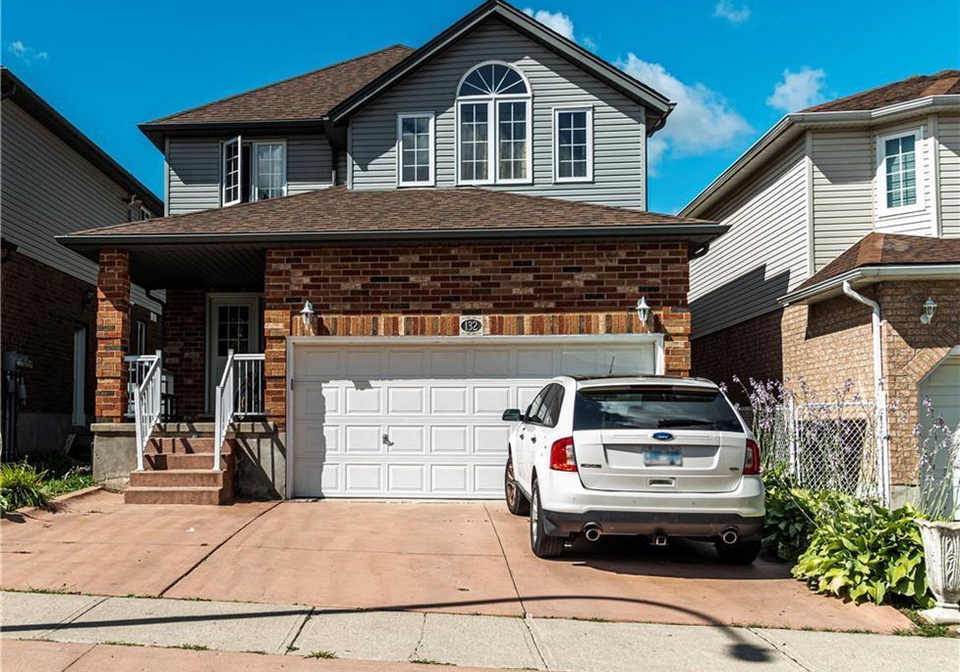 132-udvari-crescent-kitchener-ontario-40858600