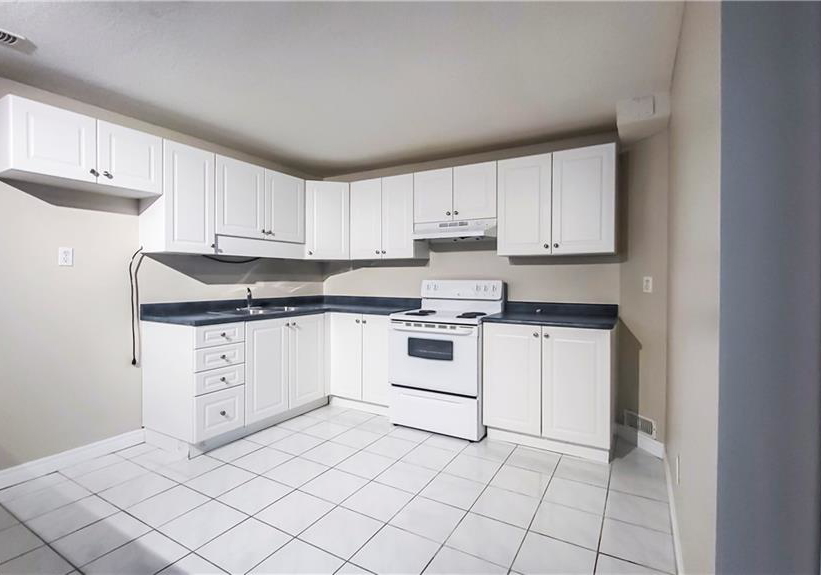 132-udvari-crescent-kitchener-ontario-40858600