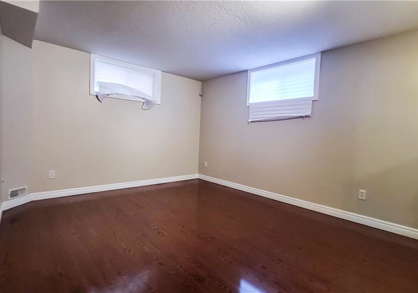 132-udvari-crescent-kitchener-ontario-40858600