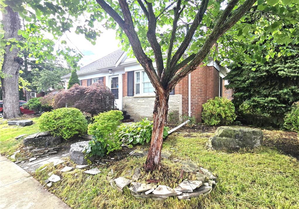 62-royal-york-road-etobicoke-ontario-40858620